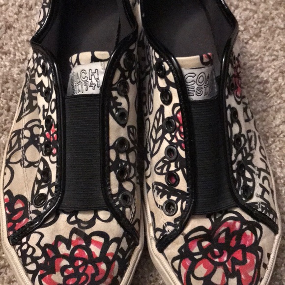 Ladies coach purse and shoes worn but nice - Picture 3 of 4